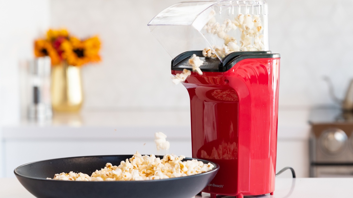 How to Use a Stovetop Popcorn Maker: The Ultimate Guide